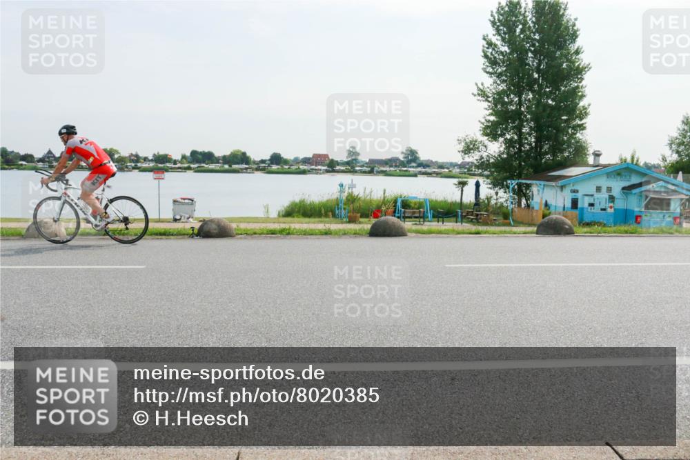 15.06.2025 - 27. Vierlanden-Triathlon H.Heesch http://msf.ph/oto/8020385 15.06.2025 09:45:59 Radfahren 19, 78, 108, 162 meine-sportfotos.de