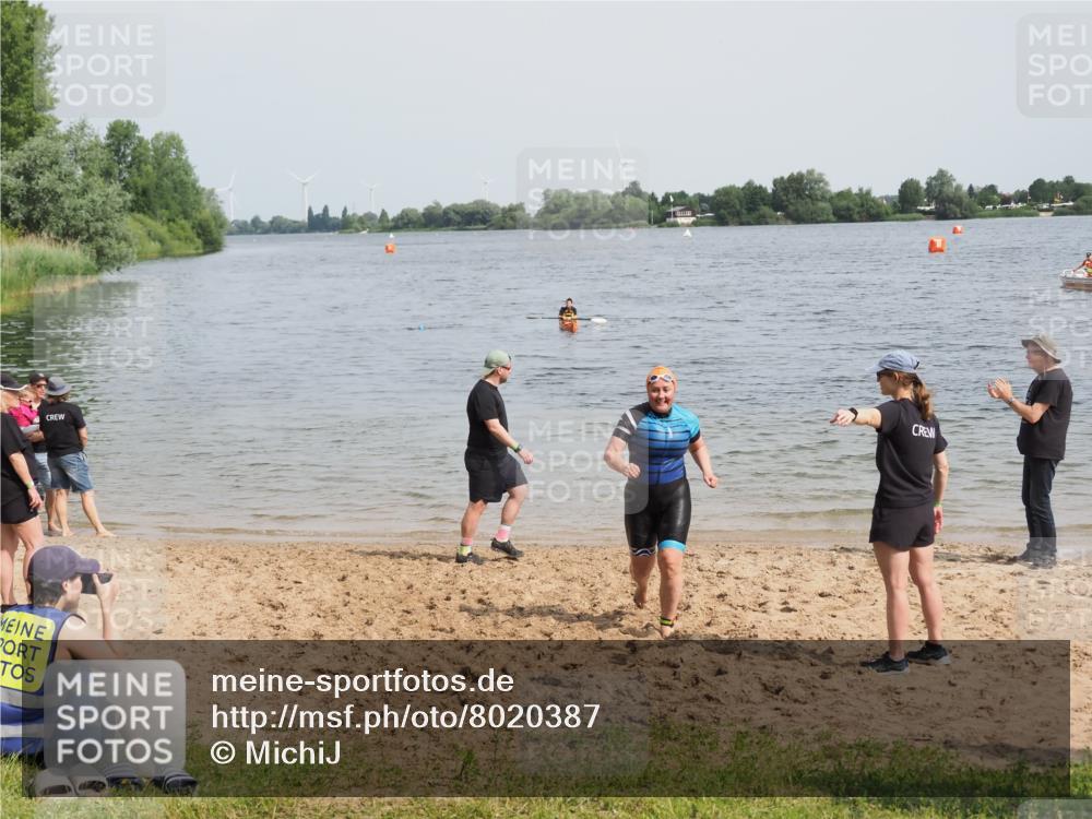 21.06.2025 - 27. Vierlanden-Triathlon MichiJ http://msf.ph/oto/8020387 15.06.2026 10:21:58 Schwimmen 538 meine-sportfotos.de