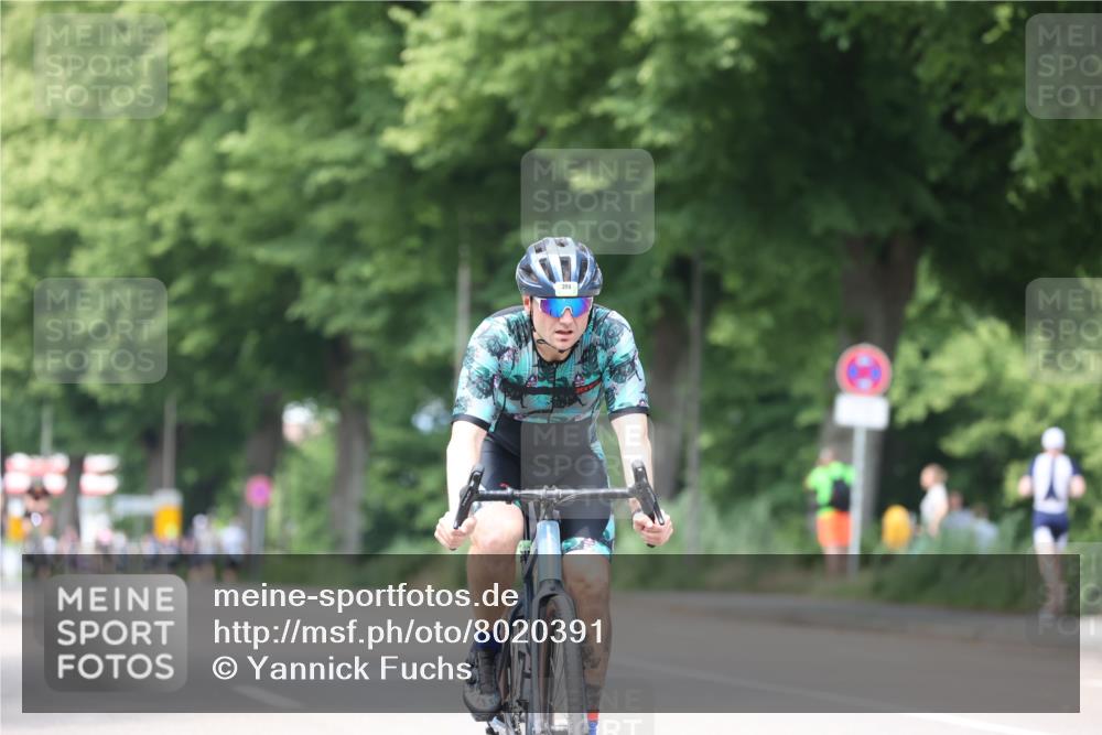 15.06.2025 - 7 Türme Triathlon Yannick Fuchs http://msf.ph/oto/8020391 15.06.2025 13:32:50 Radfahren 398, 1069, 1102 meine-sportfotos.de