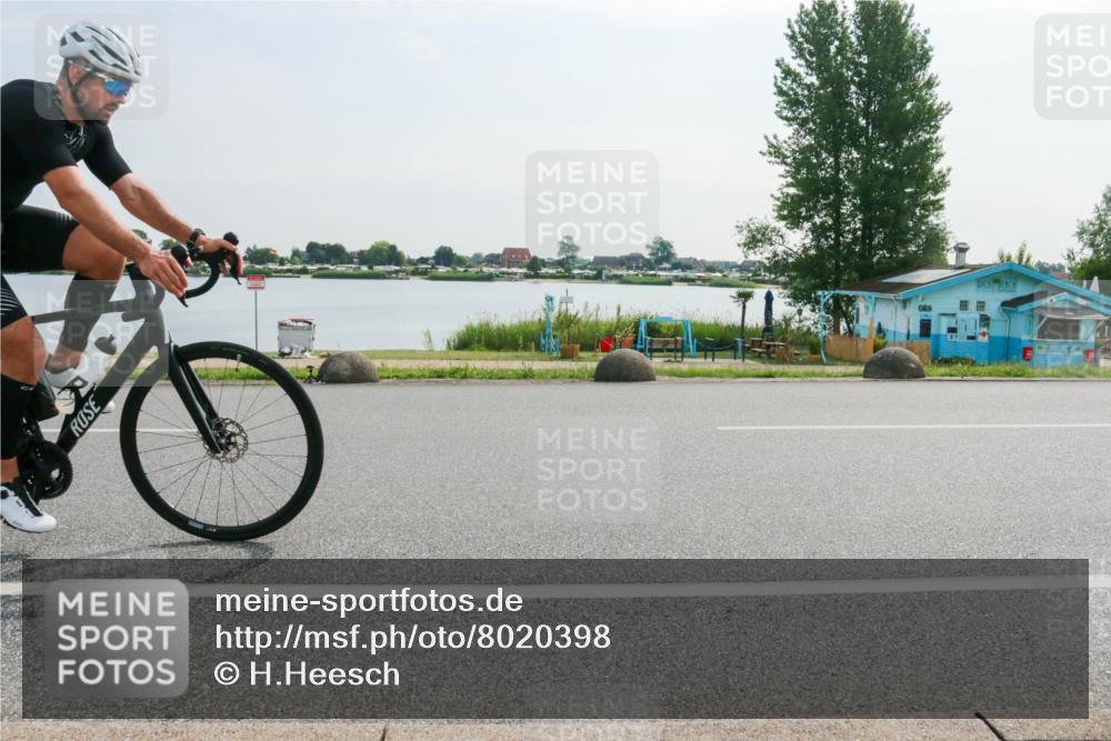 15.06.2025 - 27. Vierlanden-Triathlon H.Heesch http://msf.ph/oto/8020398 15.06.2025 09:46:18 Radfahren 51, 69, 181, 226 meine-sportfotos.de