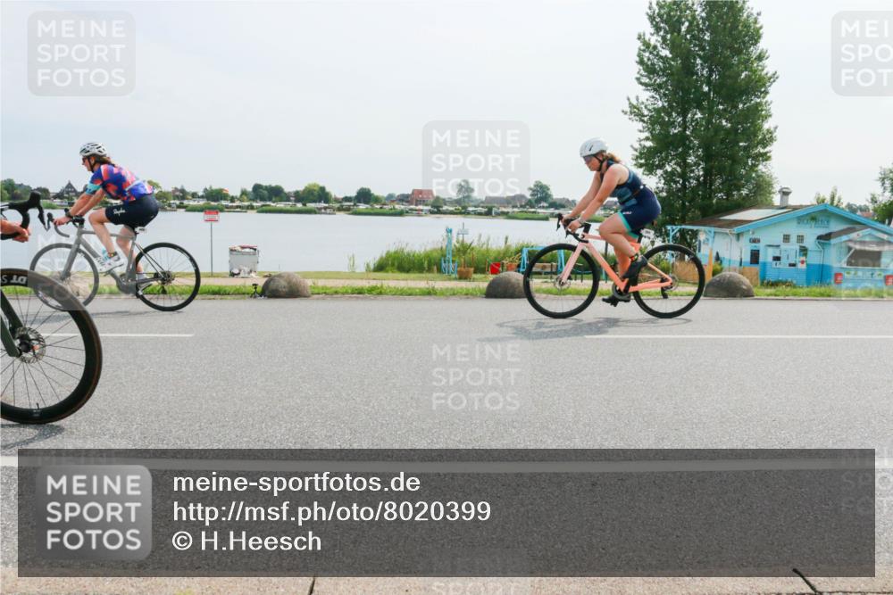 15.06.2025 - 27. Vierlanden-Triathlon H.Heesch http://msf.ph/oto/8020399 15.06.2025 10:26:08 Radfahren 129, 182, 212, 246, 489, 501, 566, 577, 595, 633 meine-sportfotos.de