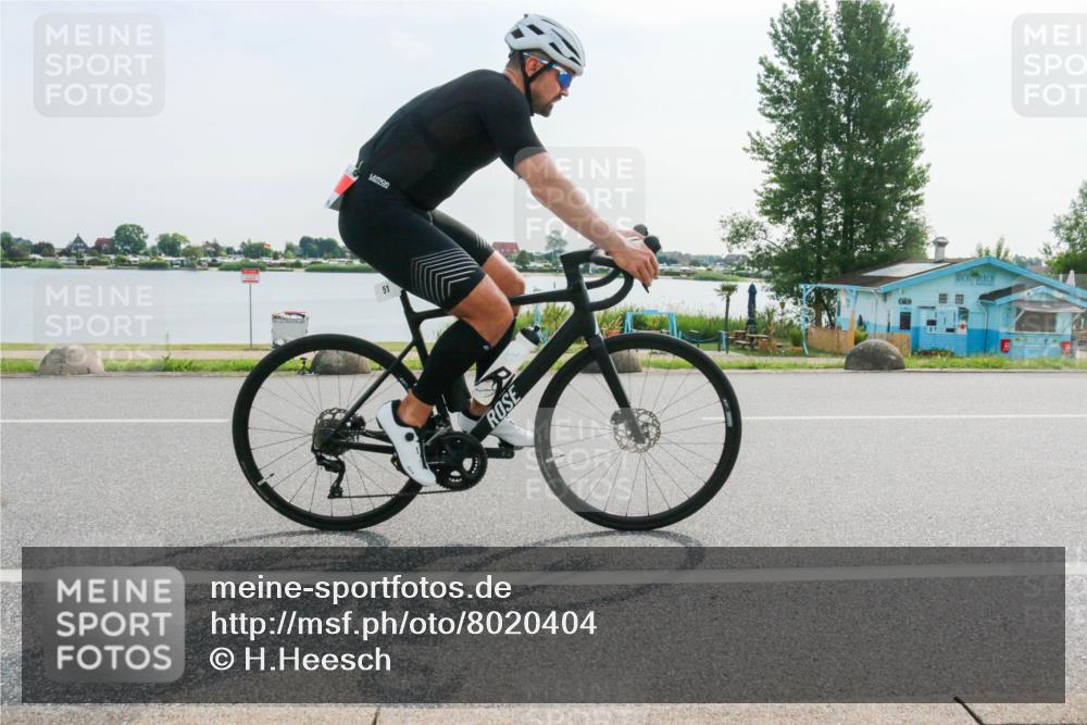 15.06.2025 - 27. Vierlanden-Triathlon H.Heesch http://msf.ph/oto/8020404 15.06.2025 09:46:18 Radfahren 51, 69, 181, 226 meine-sportfotos.de