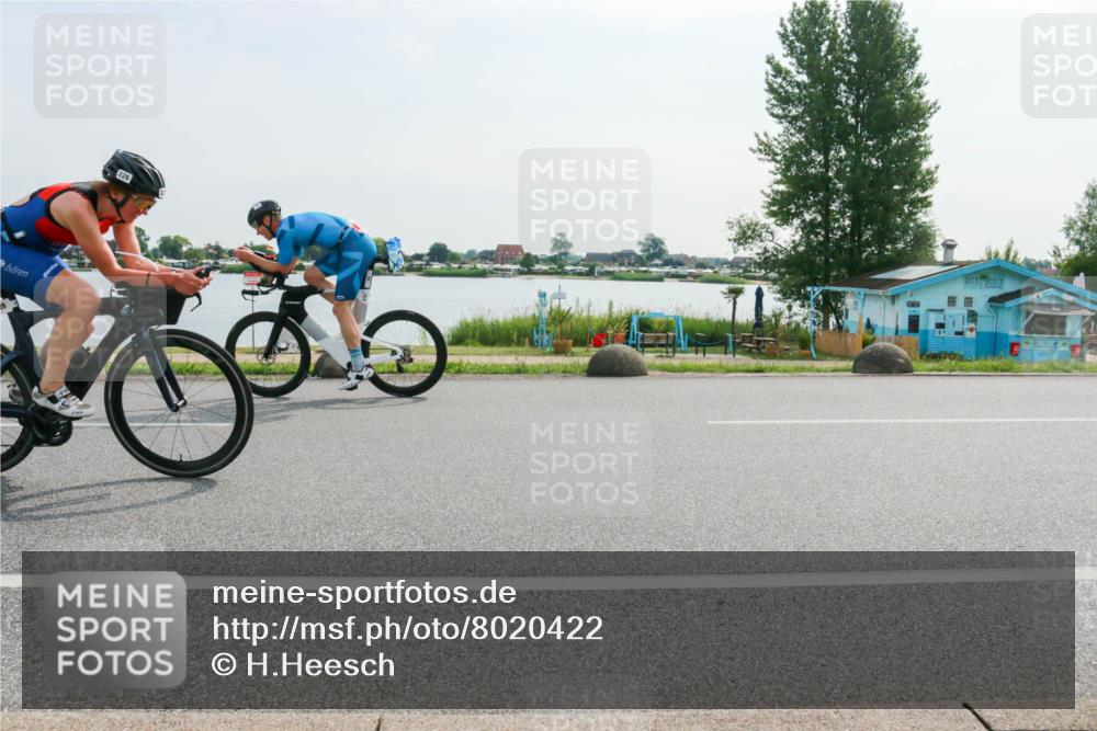 15.06.2025 - 27. Vierlanden-Triathlon H.Heesch http://msf.ph/oto/8020422 15.06.2025 09:46:23 Radfahren 14, 69, 181, 226 meine-sportfotos.de