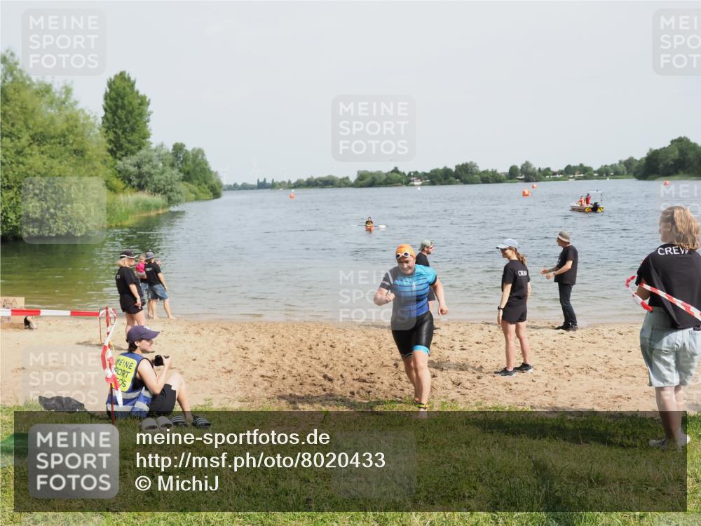 21.06.2025 - 27. Vierlanden-Triathlon MichiJ http://msf.ph/oto/8020433 15.06.2026 10:22:00 Schwimmen 538 meine-sportfotos.de
