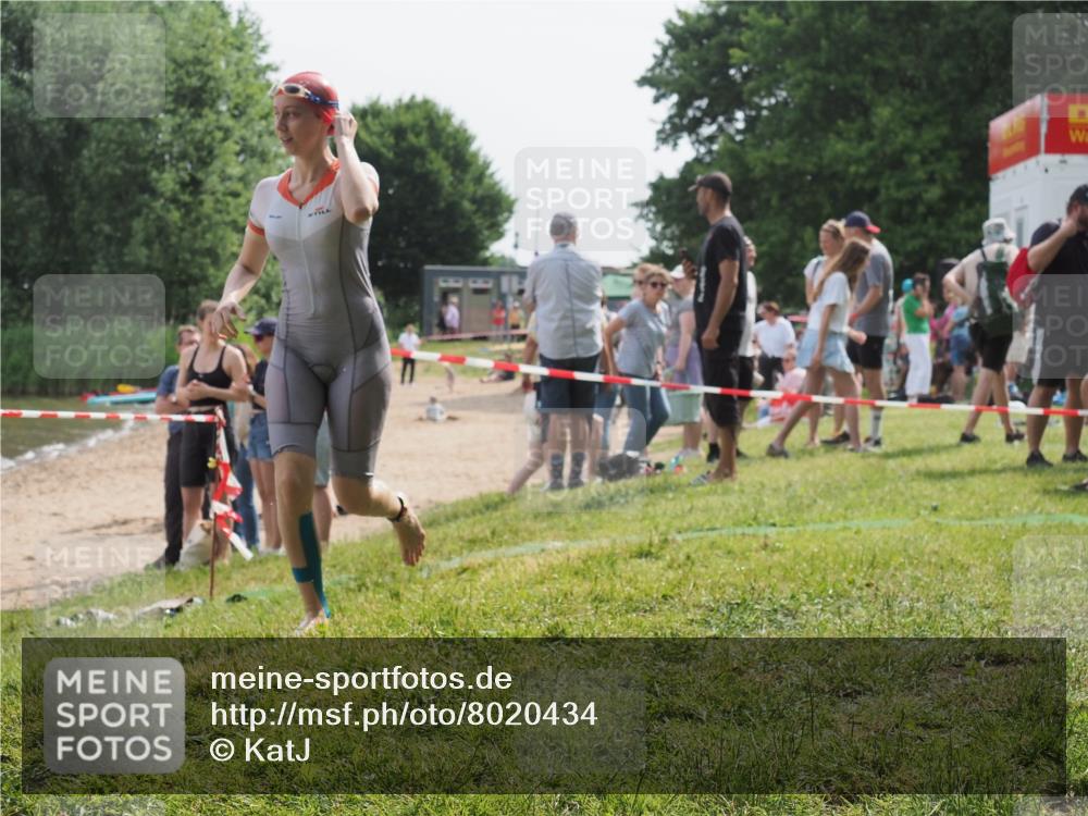 15.06.2025 - 27. Vierlanden-Triathlon KatJ http://msf.ph/oto/8020434 15.06.2025 10:20:03 Schwimmen 500, 553, 569, 578 meine-sportfotos.de