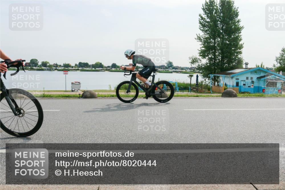15.06.2025 - 27. Vierlanden-Triathlon H.Heesch http://msf.ph/oto/8020444 15.06.2025 09:46:51 Radfahren 36, 126, 149 meine-sportfotos.de