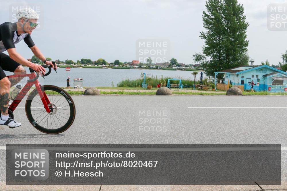 21.06.2025 - 27. Vierlanden-Triathlon H.Heesch http://msf.ph/oto/8020467 15.06.2025 12:04:07 Radfahren 653, 695, 735, 736, 775, 858, 956 meine-sportfotos.de