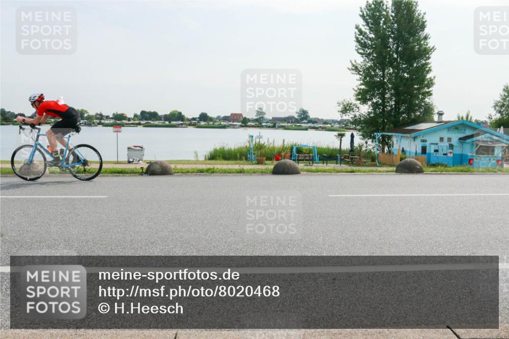 15.06.2025 - 27. Vierlanden-Triathlon H.Heesch http://msf.ph/oto/8020468 15.06.2025 09:46:55 Radfahren 36, 82, 126, 182 meine-sportfotos.de