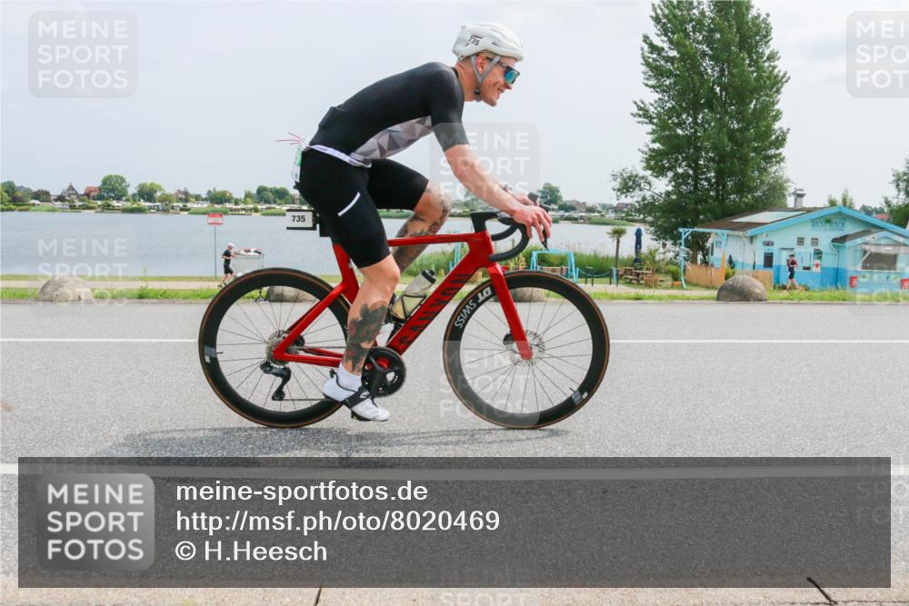 21.06.2025 - 27. Vierlanden-Triathlon H.Heesch http://msf.ph/oto/8020469 15.06.2025 12:04:07 Radfahren 653, 695, 735, 736, 775, 858, 956 meine-sportfotos.de
