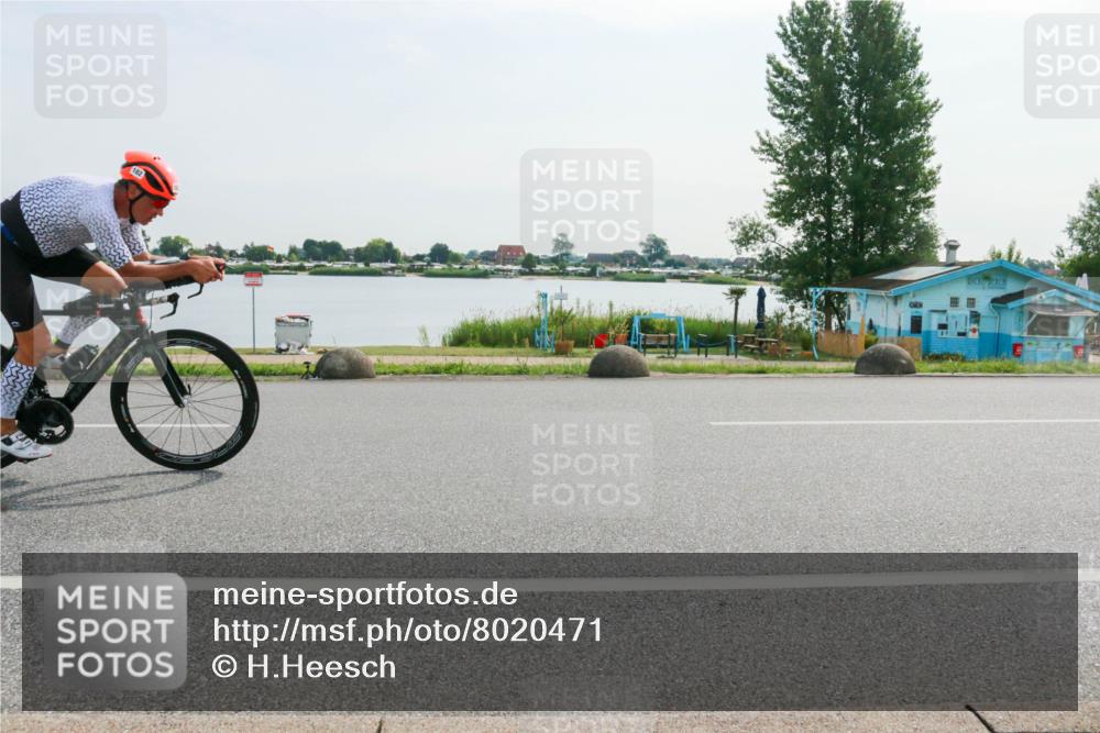 15.06.2025 - 27. Vierlanden-Triathlon H.Heesch http://msf.ph/oto/8020471 15.06.2025 09:46:58 Radfahren 82, 126, 182 meine-sportfotos.de