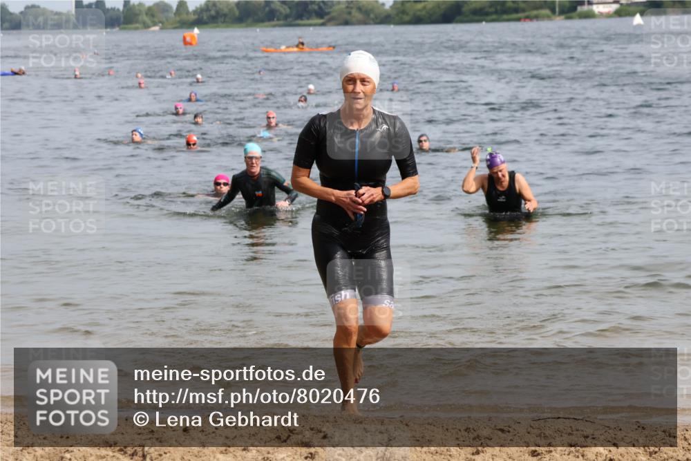 15.06.2025 - 27. Vierlanden-Triathlon Lena Gebhardt http://msf.ph/oto/8020476 15.06.2025 10:17:52 Schwimmen 522, 563, 571 meine-sportfotos.de
