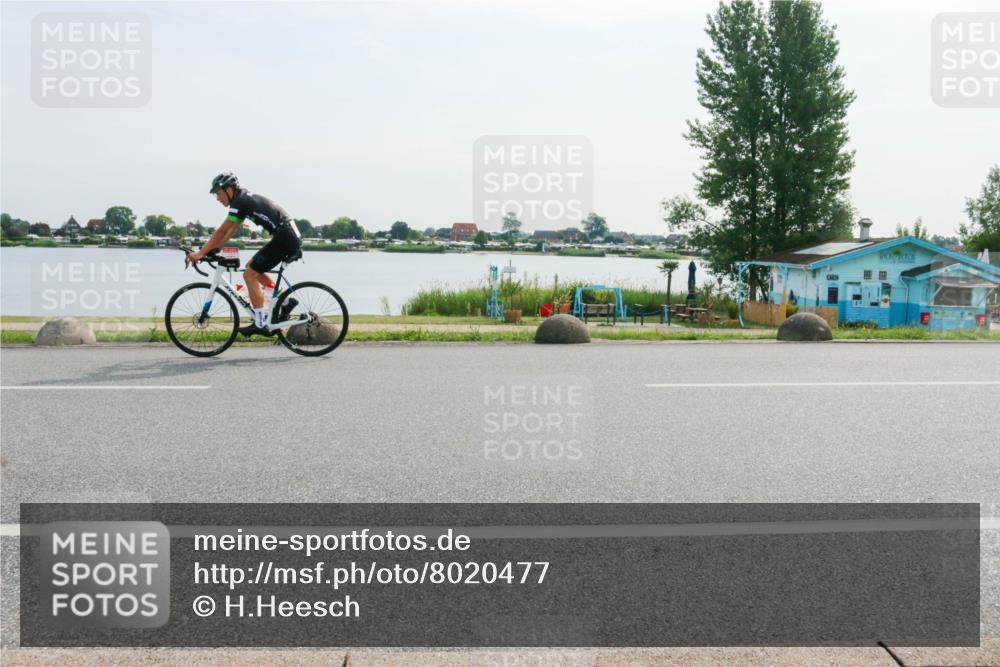 15.06.2025 - 27. Vierlanden-Triathlon H.Heesch http://msf.ph/oto/8020477 15.06.2025 09:47:00 Radfahren 61, 82, 182, 212, 242 meine-sportfotos.de