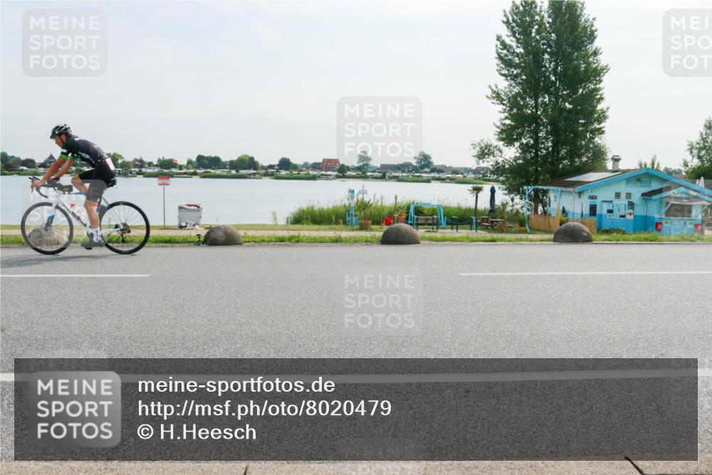 15.06.2025 - 27. Vierlanden-Triathlon H.Heesch http://msf.ph/oto/8020479 15.06.2025 09:47:01 Radfahren 61, 82, 182, 212, 242 meine-sportfotos.de