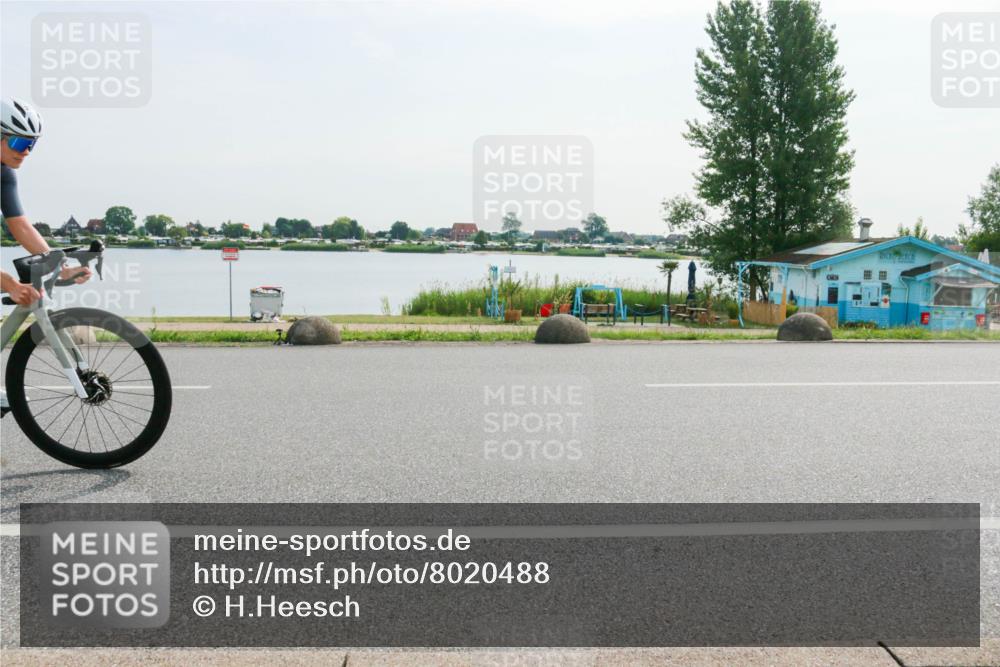 15.06.2025 - 27. Vierlanden-Triathlon H.Heesch http://msf.ph/oto/8020488 15.06.2025 09:47:05 Radfahren 61, 212, 242 meine-sportfotos.de