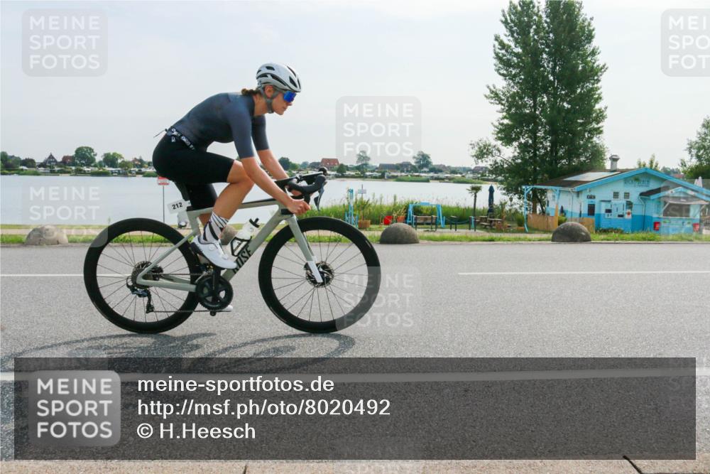 15.06.2025 - 27. Vierlanden-Triathlon H.Heesch http://msf.ph/oto/8020492 15.06.2025 09:47:05 Radfahren 61, 212, 242 meine-sportfotos.de