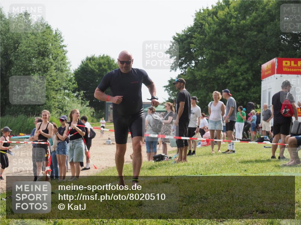 15.06.2025 - 27. Vierlanden-Triathlon KatJ http://msf.ph/oto/8020510 15.06.2025 10:20:16 Schwimmen 616 meine-sportfotos.de