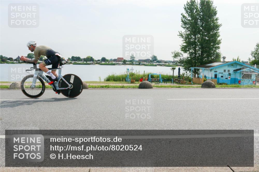 15.06.2025 - 27. Vierlanden-Triathlon H.Heesch http://msf.ph/oto/8020524 15.06.2025 09:47:45 Radfahren 50, 227, 238 meine-sportfotos.de