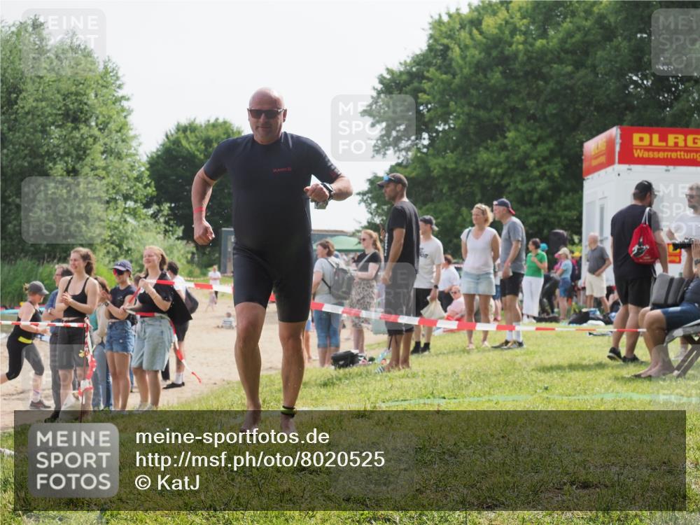 15.06.2025 - 27. Vierlanden-Triathlon KatJ http://msf.ph/oto/8020525 15.06.2025 10:20:17 Schwimmen 616 meine-sportfotos.de