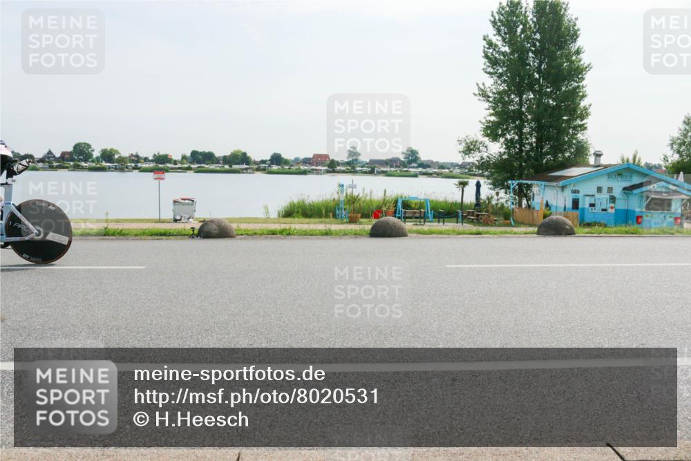 15.06.2025 - 27. Vierlanden-Triathlon H.Heesch http://msf.ph/oto/8020531 15.06.2025 09:47:45 Radfahren 50, 227, 238 meine-sportfotos.de
