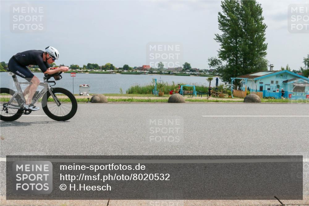 21.06.2025 - 27. Vierlanden-Triathlon H.Heesch http://msf.ph/oto/8020532 15.06.2025 12:04:11 Radfahren 653, 695, 736, 932 meine-sportfotos.de