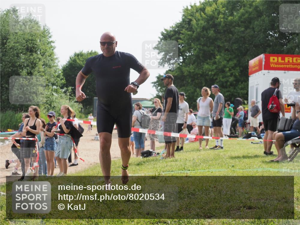 15.06.2025 - 27. Vierlanden-Triathlon KatJ http://msf.ph/oto/8020534 15.06.2025 10:20:17 Schwimmen 616 meine-sportfotos.de