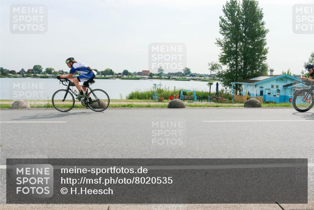 15.06.2025 - 27. Vierlanden-Triathlon H.Heesch http://msf.ph/oto/8020535 15.06.2025 09:47:46 Radfahren 50, 217, 227, 238 meine-sportfotos.de