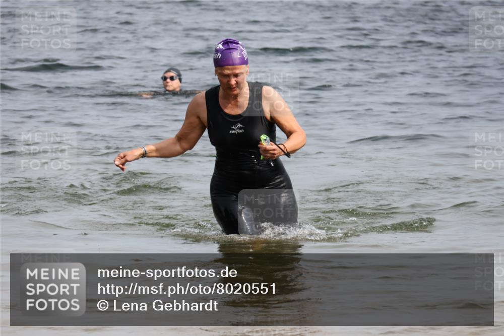 15.06.2025 - 27. Vierlanden-Triathlon Lena Gebhardt http://msf.ph/oto/8020551 15.06.2025 10:17:56 Schwimmen 515, 522, 550, 563, 571, 629 meine-sportfotos.de