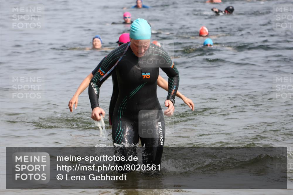 15.06.2025 - 27. Vierlanden-Triathlon Lena Gebhardt http://msf.ph/oto/8020561 15.06.2025 10:17:58 Schwimmen 515, 522, 550, 563, 571, 629 meine-sportfotos.de
