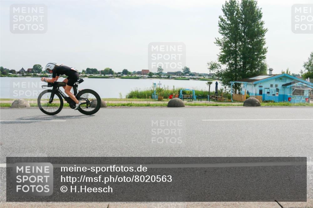 15.06.2025 - 27. Vierlanden-Triathlon H.Heesch http://msf.ph/oto/8020563 15.06.2025 09:47:49 Radfahren 50, 217, 227, 234, 238 meine-sportfotos.de