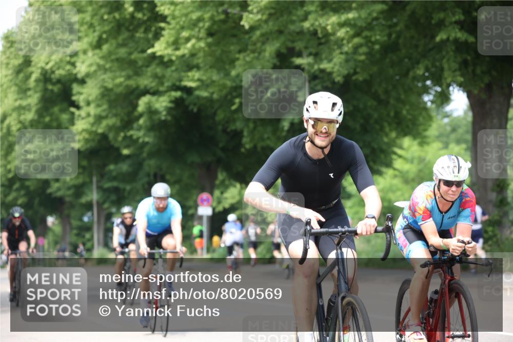 15.06.2025 - 7 Türme Triathlon Yannick Fuchs http://msf.ph/oto/8020569 15.06.2025 13:32:57 Radfahren 361, 598, 717, 1069, 1102, 1187 meine-sportfotos.de