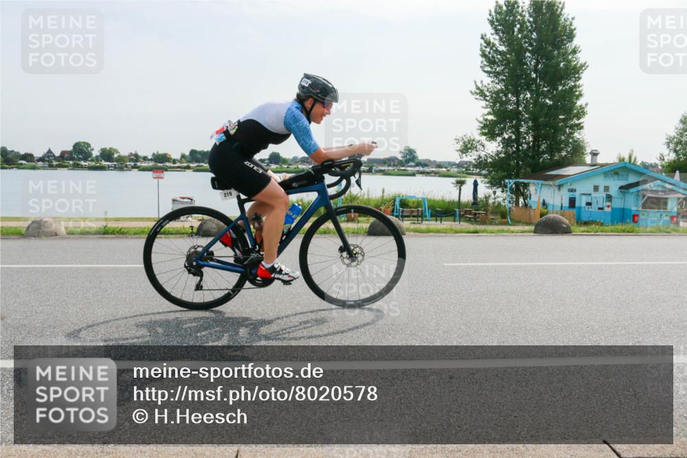 15.06.2025 - 27. Vierlanden-Triathlon H.Heesch http://msf.ph/oto/8020578 15.06.2025 09:48:05 Radfahren 219 meine-sportfotos.de