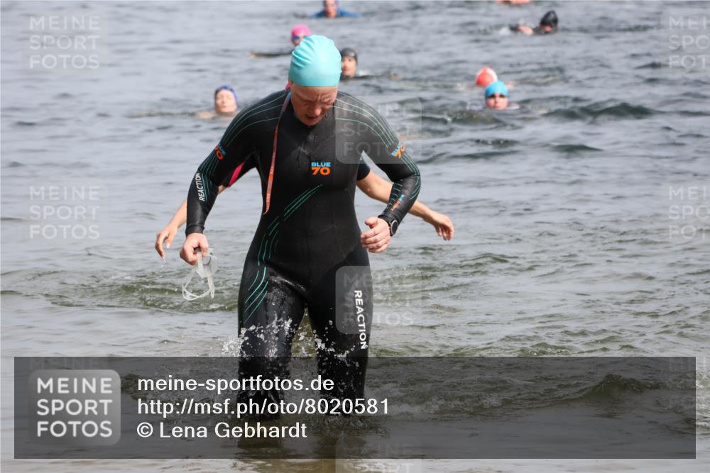 15.06.2025 - 27. Vierlanden-Triathlon Lena Gebhardt http://msf.ph/oto/8020581 15.06.2025 10:17:58 Schwimmen 515, 522, 550, 563, 571, 629 meine-sportfotos.de