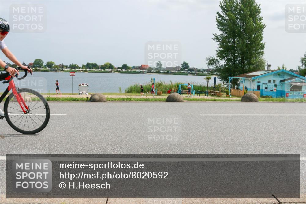 21.06.2025 - 27. Vierlanden-Triathlon H.Heesch http://msf.ph/oto/8020592 15.06.2025 12:04:17 Radfahren 19, 880, 932 meine-sportfotos.de