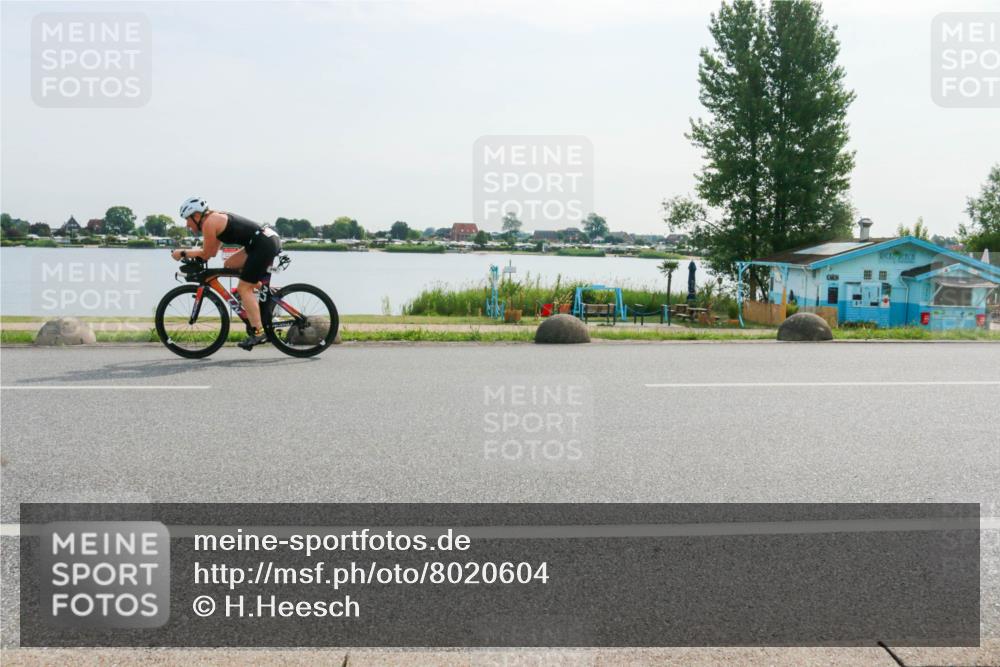 15.06.2025 - 27. Vierlanden-Triathlon H.Heesch http://msf.ph/oto/8020604 15.06.2025 09:48:12 Radfahren 6, 60, 64, 246 meine-sportfotos.de