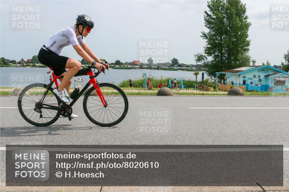 21.06.2025 - 27. Vierlanden-Triathlon H.Heesch http://msf.ph/oto/8020610 15.06.2025 12:04:17 Radfahren 19, 880, 932 meine-sportfotos.de