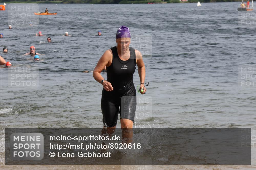 15.06.2025 - 27. Vierlanden-Triathlon Lena Gebhardt http://msf.ph/oto/8020616 15.06.2025 10:18:00 Schwimmen 515, 550, 571, 629 meine-sportfotos.de