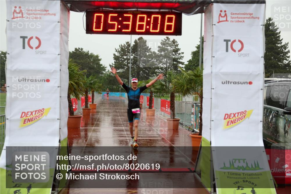 15.06.2025 - 7 Türme Triathlon Michael Strokosch http://msf.ph/oto/8020619 15.06.2025 15:38:08 Ziel 218 meine-sportfotos.de