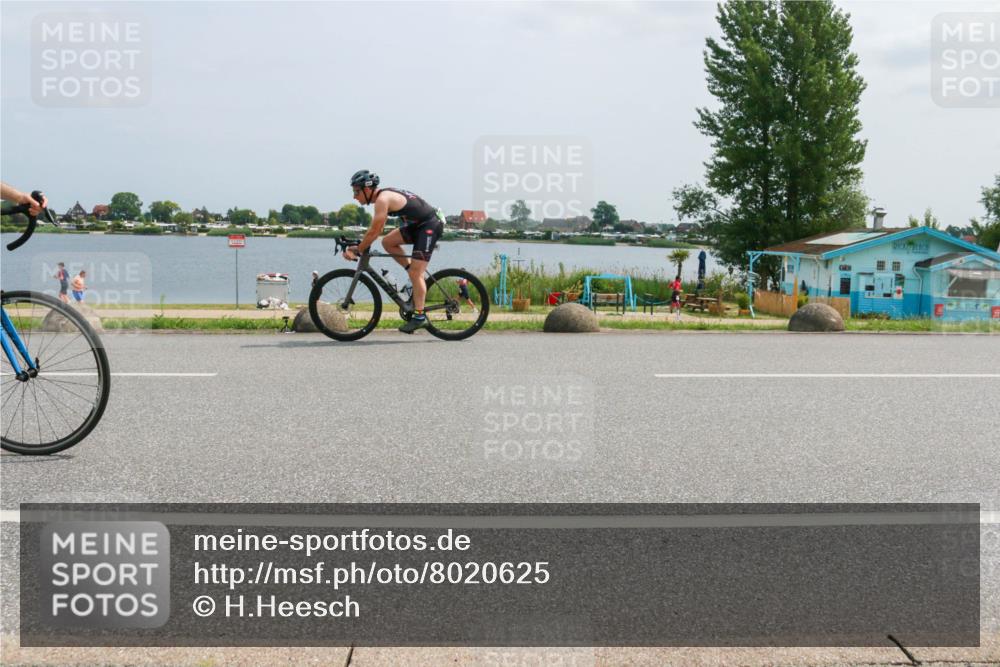 21.06.2025 - 27. Vierlanden-Triathlon H.Heesch http://msf.ph/oto/8020625 15.06.2025 12:04:19 Radfahren 19, 792, 804, 880, 932 meine-sportfotos.de