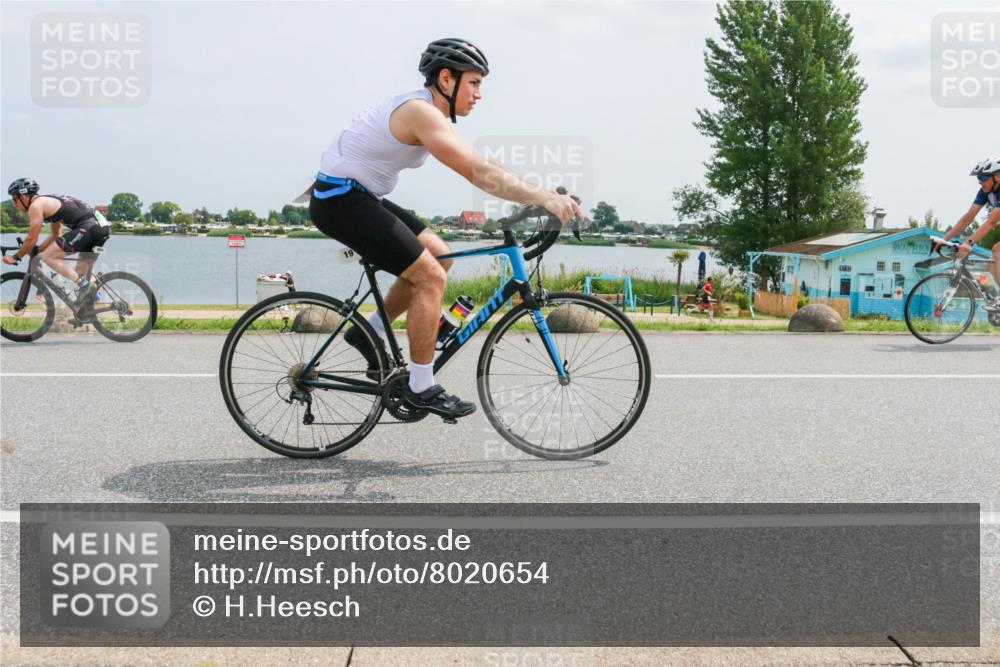 21.06.2025 - 27. Vierlanden-Triathlon H.Heesch http://msf.ph/oto/8020654 15.06.2025 12:04:19 Radfahren 19, 792, 804, 880, 932 meine-sportfotos.de