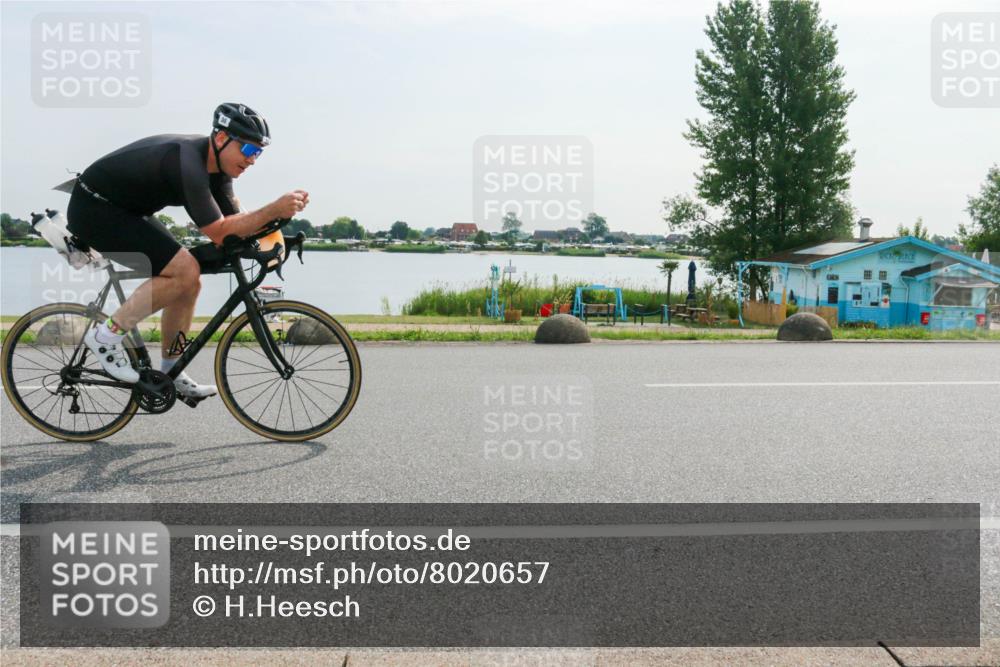 15.06.2025 - 27. Vierlanden-Triathlon H.Heesch http://msf.ph/oto/8020657 15.06.2025 09:48:36 Radfahren 30 meine-sportfotos.de