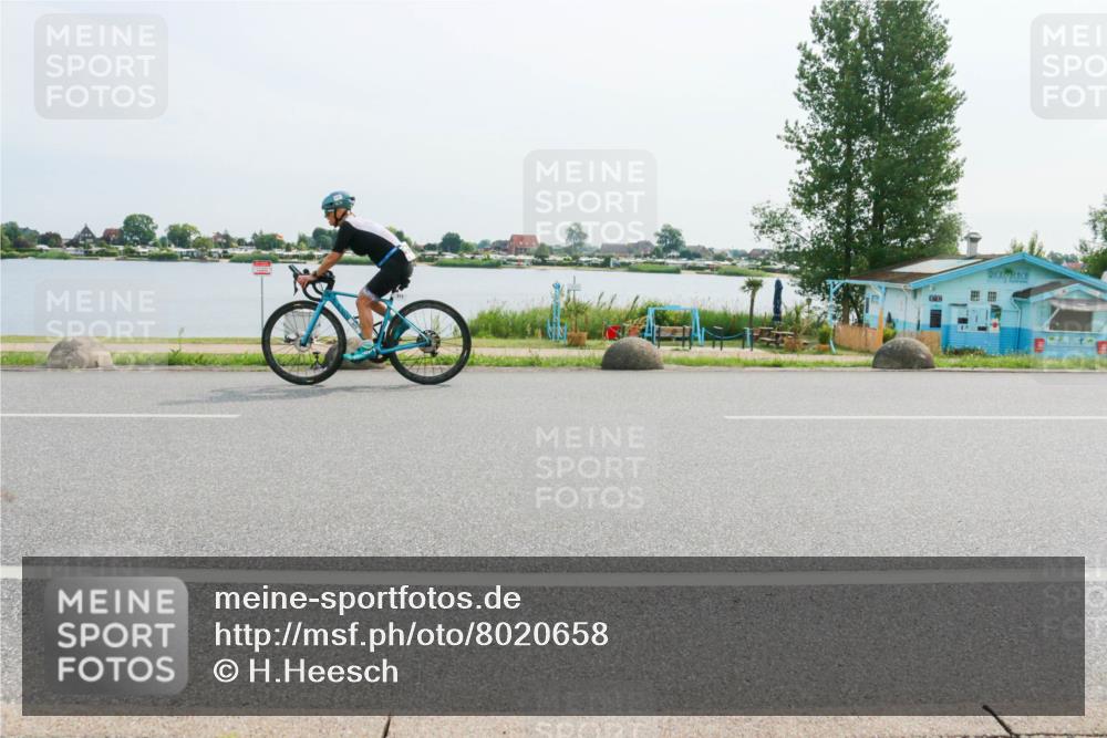 15.06.2025 - 27. Vierlanden-Triathlon H.Heesch http://msf.ph/oto/8020658 15.06.2025 10:26:40 Radfahren 19, 220, 380, 526, 571 meine-sportfotos.de