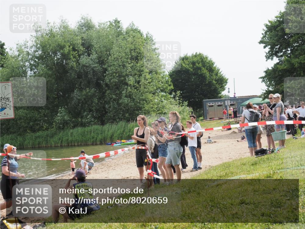 15.06.2025 - 27. Vierlanden-Triathlon KatJ http://msf.ph/oto/8020659 15.06.2025 10:21:59 Schwimmen 538 meine-sportfotos.de