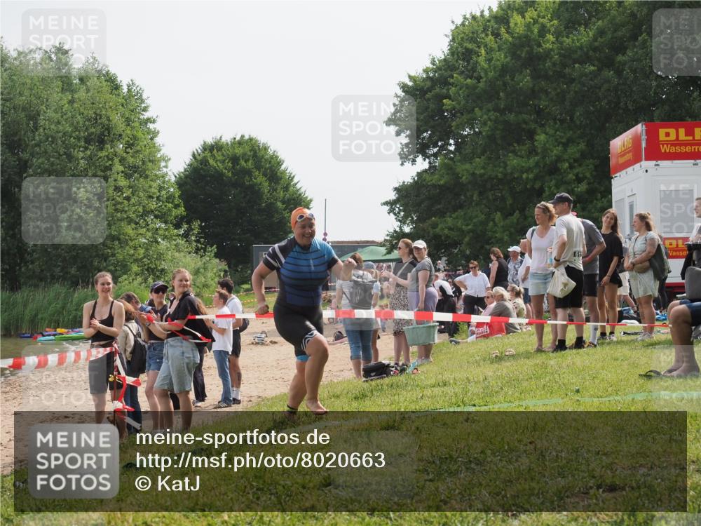 15.06.2025 - 27. Vierlanden-Triathlon KatJ http://msf.ph/oto/8020663 15.06.2025 10:22:02 Schwimmen 538 meine-sportfotos.de