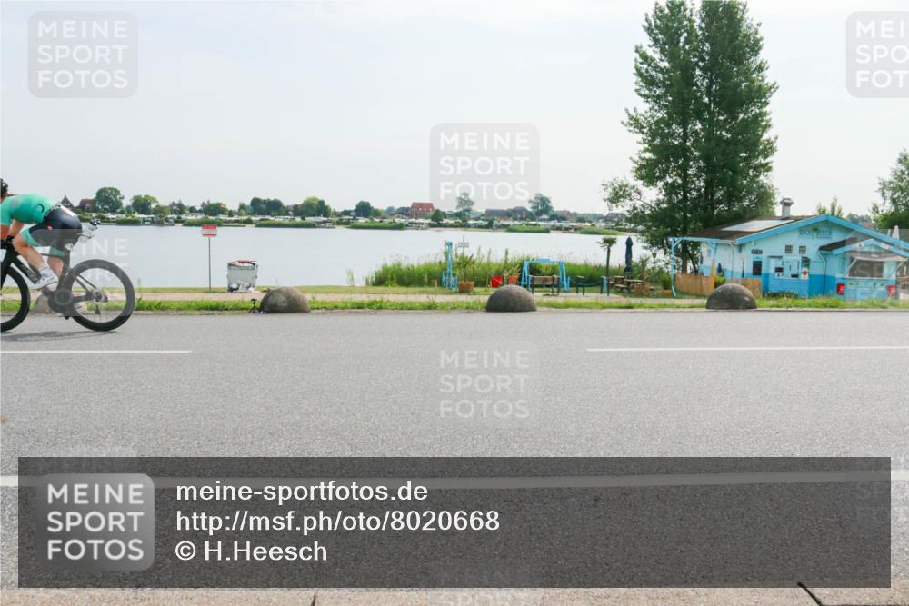 15.06.2025 - 27. Vierlanden-Triathlon H.Heesch http://msf.ph/oto/8020668 15.06.2025 09:48:41 Radfahren 49, 159, 247 meine-sportfotos.de