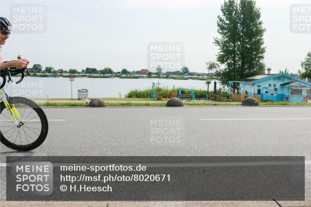 15.06.2025 - 27. Vierlanden-Triathlon H.Heesch http://msf.ph/oto/8020671 15.06.2025 09:48:42 Radfahren 49, 73, 159, 247 meine-sportfotos.de