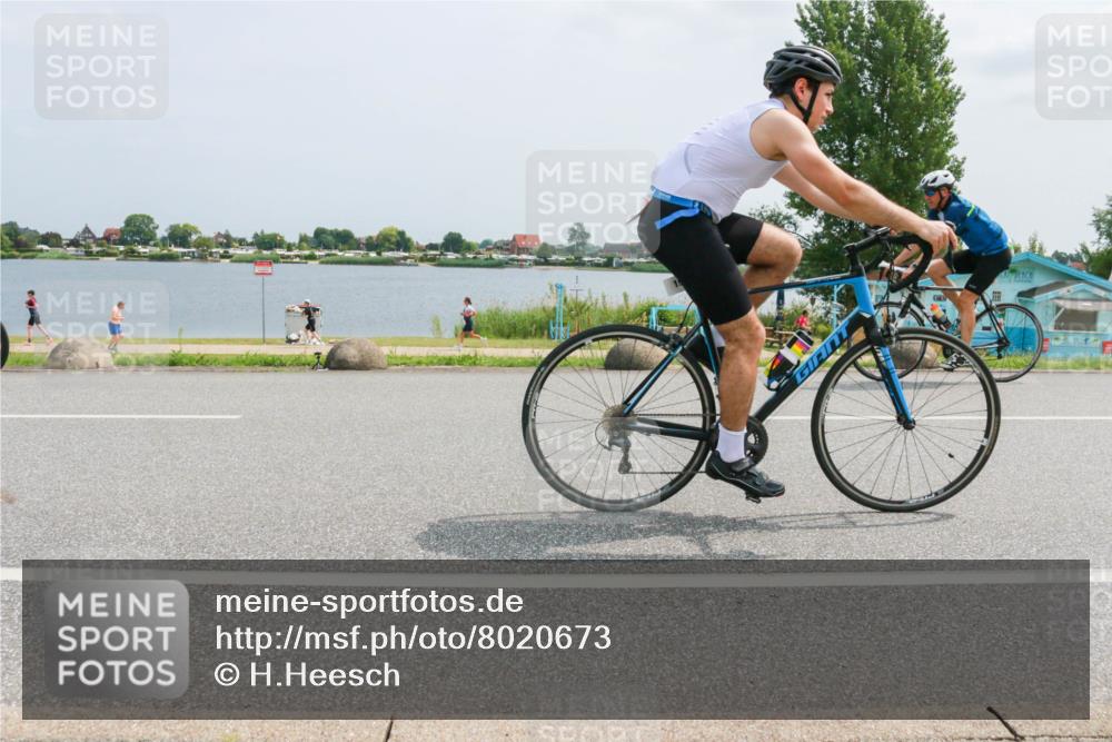 21.06.2025 - 27. Vierlanden-Triathlon H.Heesch http://msf.ph/oto/8020673 15.06.2025 12:04:19 Radfahren 19, 792, 804, 880, 932 meine-sportfotos.de