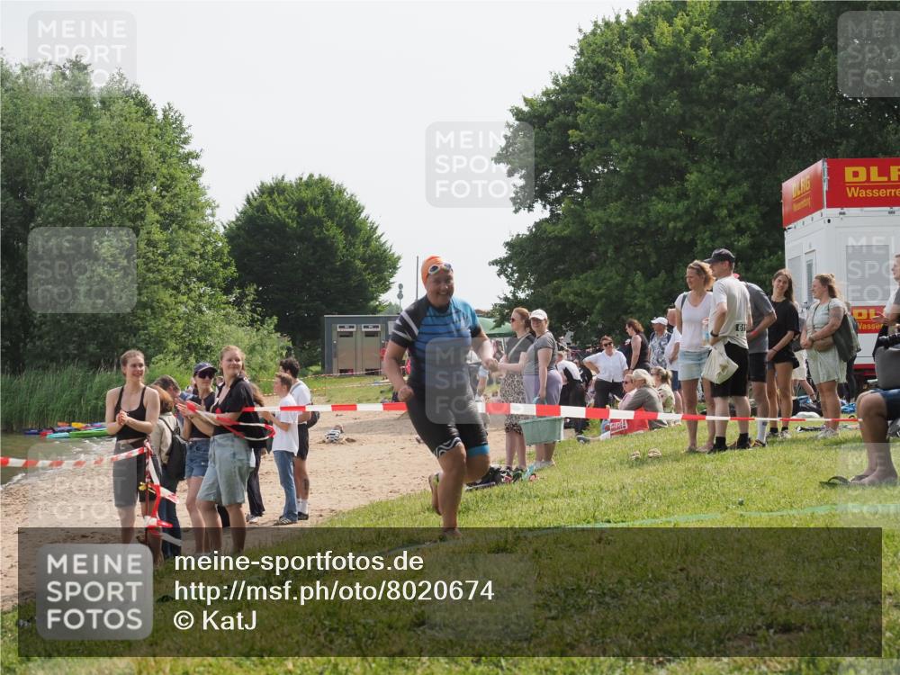15.06.2025 - 27. Vierlanden-Triathlon KatJ http://msf.ph/oto/8020674 15.06.2025 10:22:02 Schwimmen 538 meine-sportfotos.de