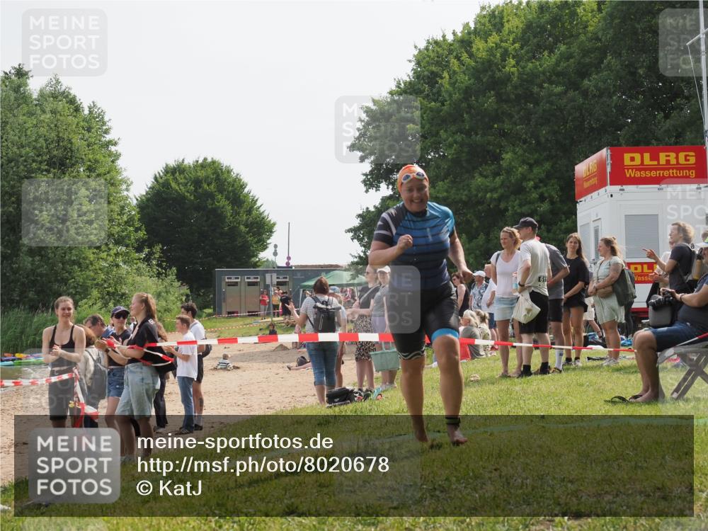 15.06.2025 - 27. Vierlanden-Triathlon KatJ http://msf.ph/oto/8020678 15.06.2025 10:22:03 Schwimmen 538 meine-sportfotos.de