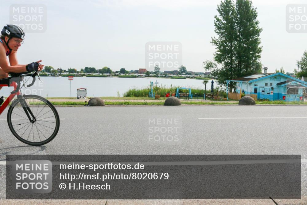 15.06.2025 - 27. Vierlanden-Triathlon H.Heesch http://msf.ph/oto/8020679 15.06.2025 09:48:44 Radfahren 49, 73, 94, 159, 247 meine-sportfotos.de