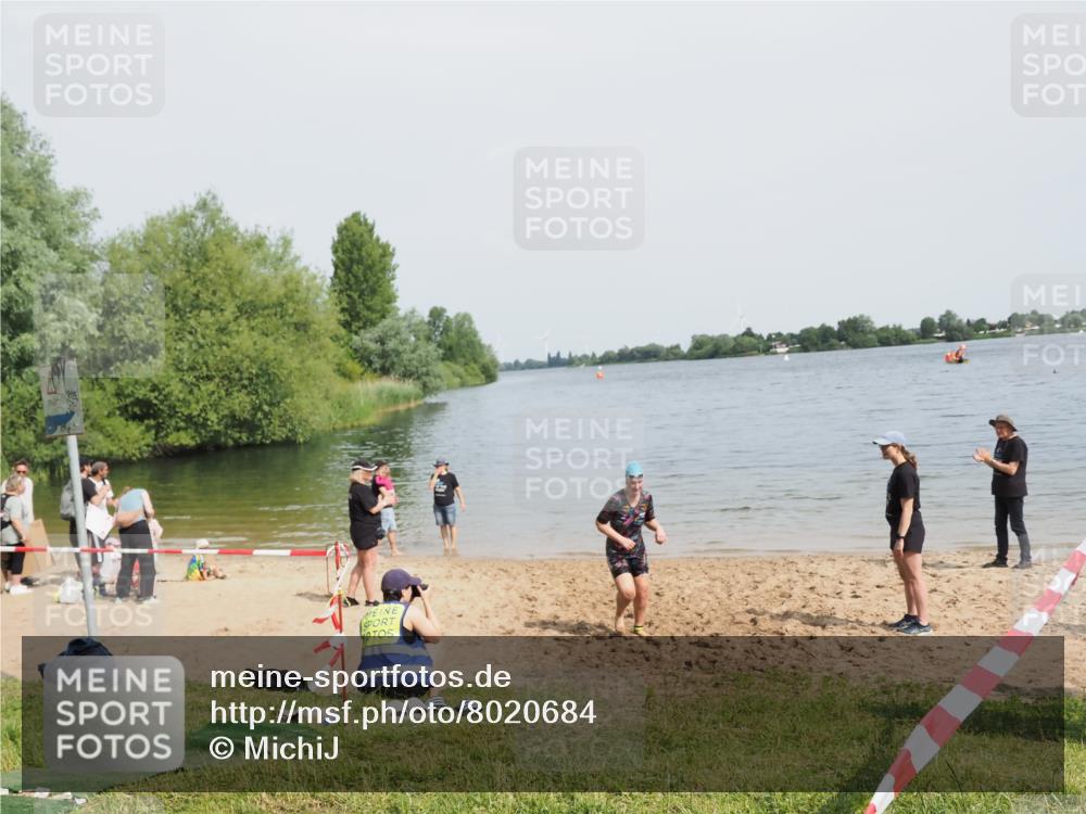 21.06.2025 - 27. Vierlanden-Triathlon MichiJ http://msf.ph/oto/8020684 15.06.2026 10:23:15 Schwimmen 531 meine-sportfotos.de